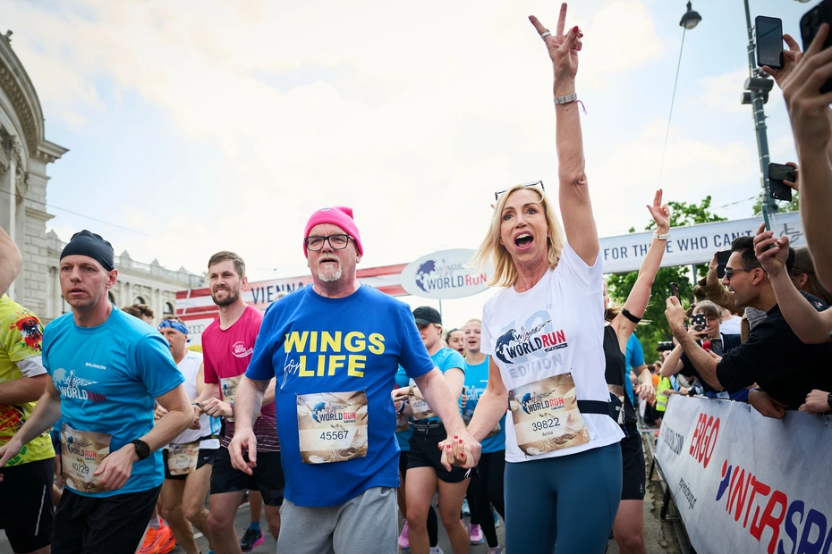 DJ Ötzi und Anita Gerhardter beim Start des Wings for Life World Run 2023.